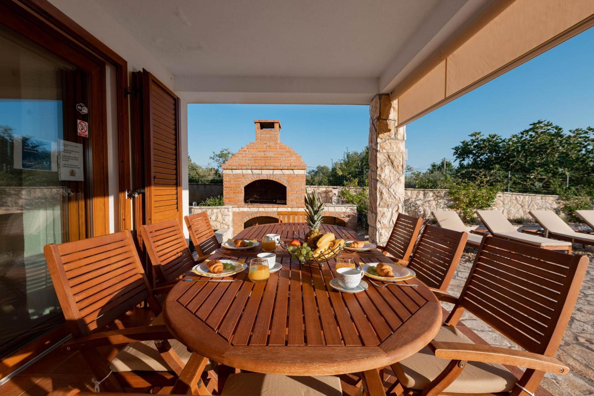 Villa Sara - Perfect Family Holiday Brzac Luaran gambar